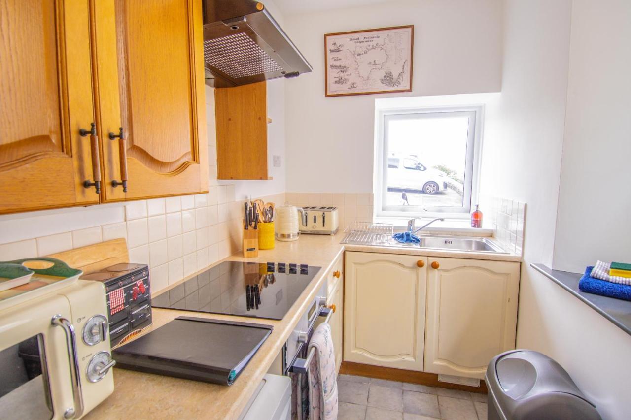 Journeys End With Stunning Sea Views From The Headland Villa Coverack Eksteriør billede