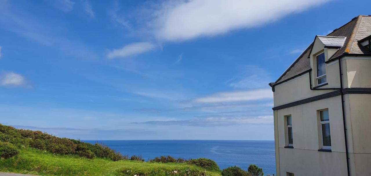Journeys End With Stunning Sea Views From The Headland Villa Coverack Eksteriør billede