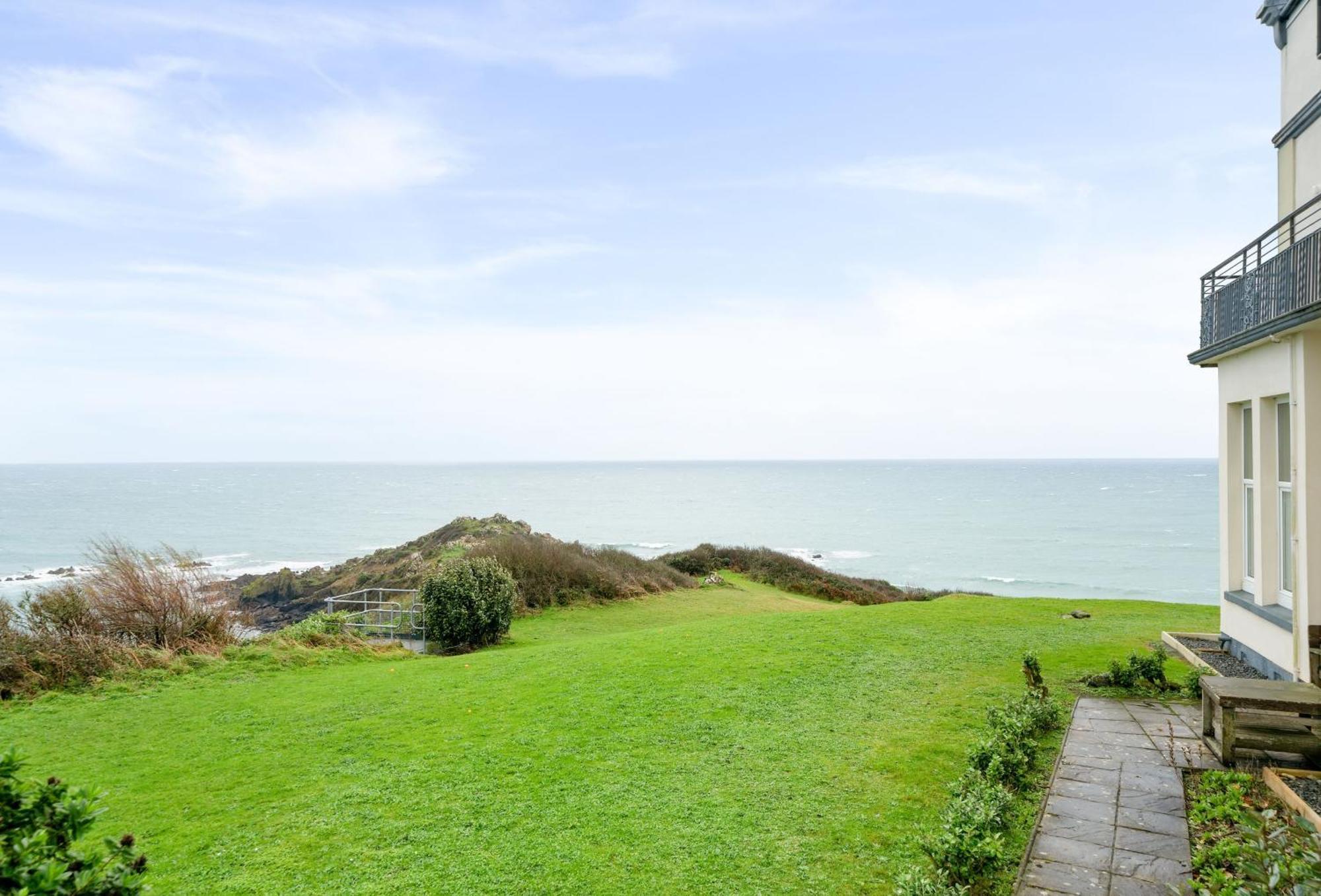 Journeys End With Stunning Sea Views From The Headland Villa Coverack Eksteriør billede