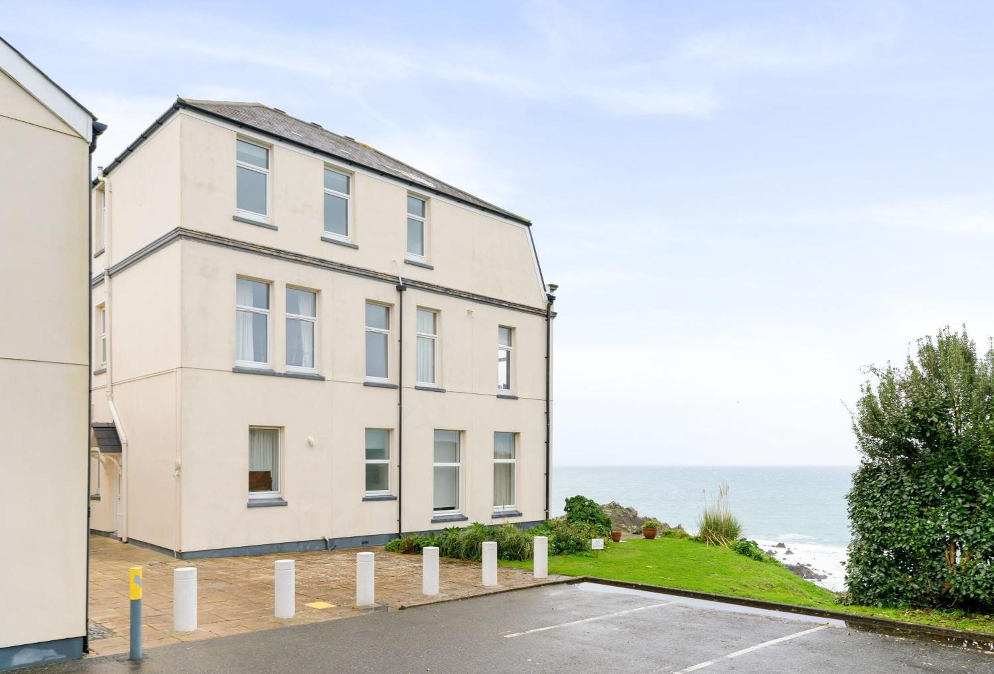Journeys End With Stunning Sea Views From The Headland Villa Coverack Eksteriør billede