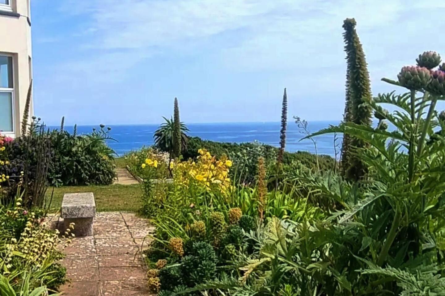 Journeys End With Stunning Sea Views From The Headland Villa Coverack Eksteriør billede